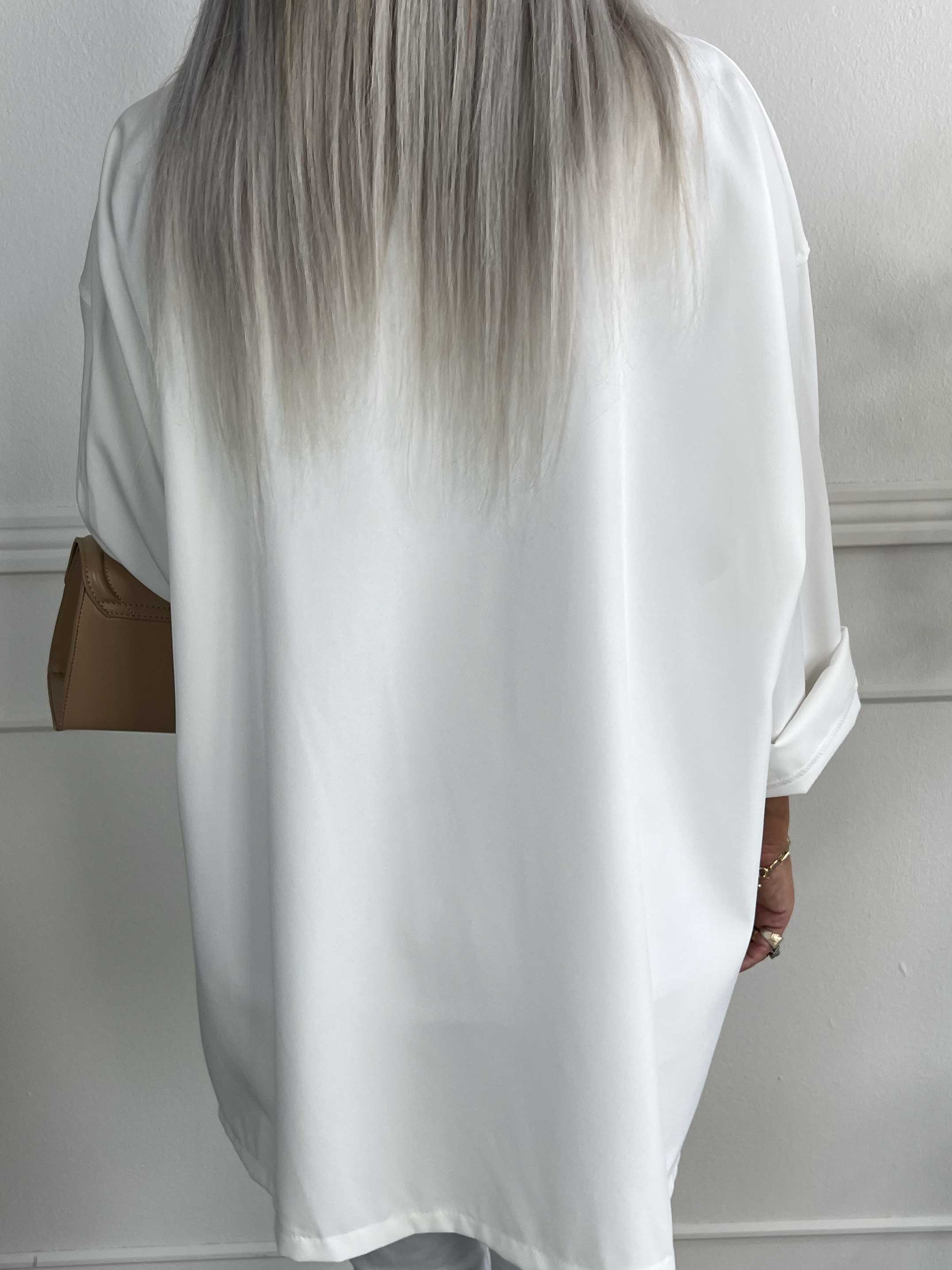 Annah Light Short - Oversized jakke med tydelige syninger og lommer